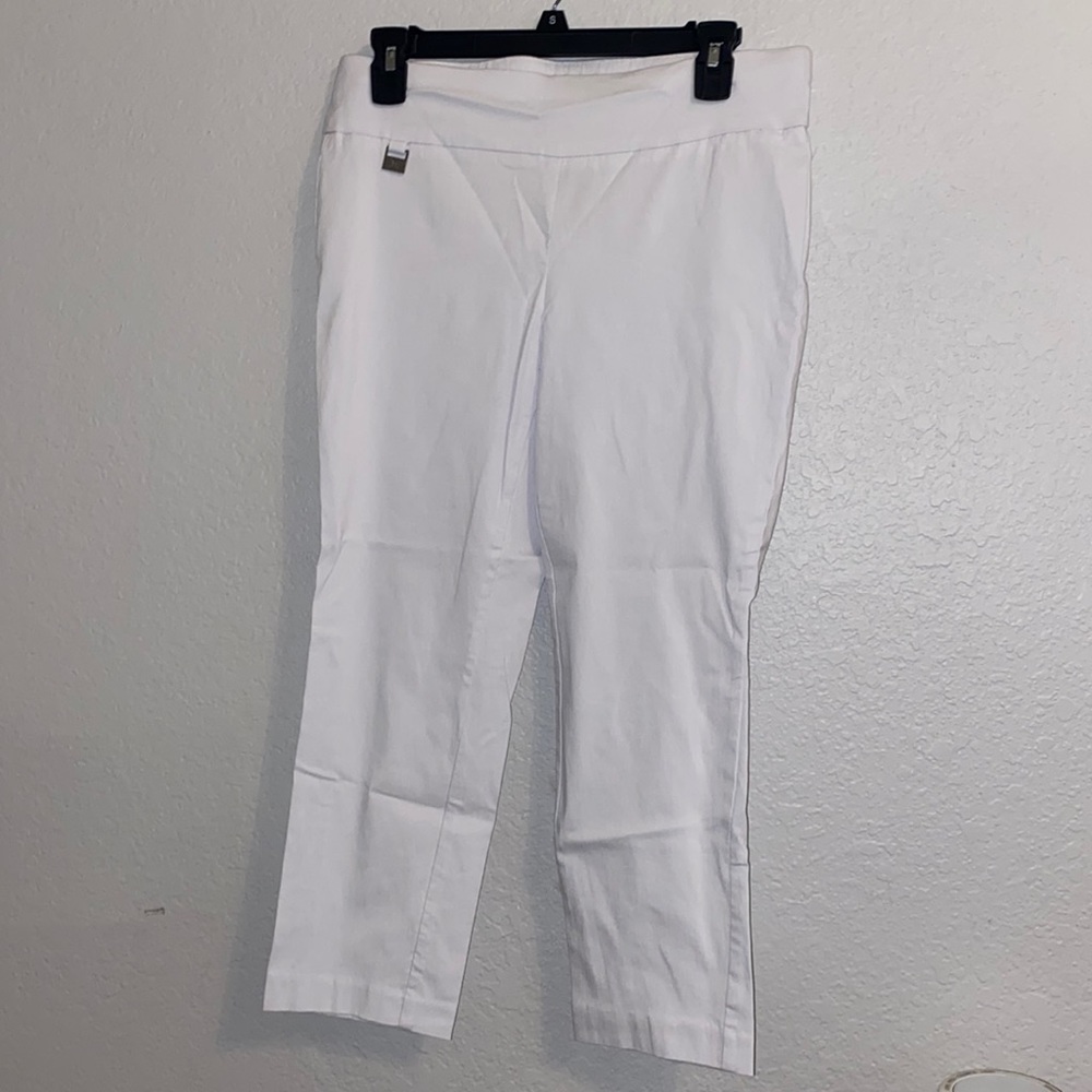 White Rafaela Capri Pants. Size 8.